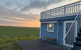 Prima Resort Boddenblick - Camping-Stellplätze - Tiny Houses&Ferienwohnungen in Ostsee Nähe